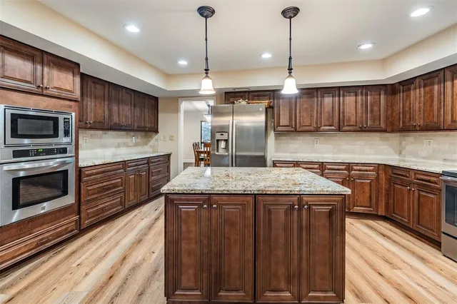 $1,075,000 | 3472 Shoreline Circle, Palm Harbor, FL 34684