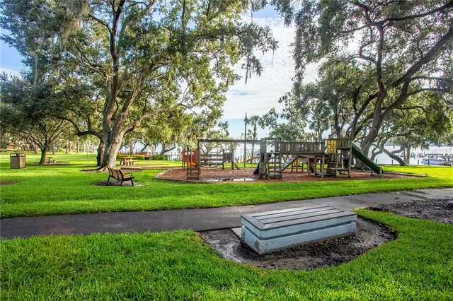 $1,075,000 | 3472 Shoreline Circle, Palm Harbor, FL 34684