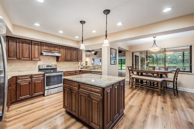 $1,075,000 | 3472 Shoreline Circle, Palm Harbor, FL 34684