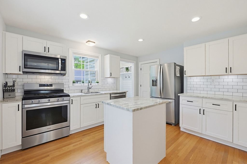 424 Dedham Street Wrentham, MA 02093 - Photo 11 of 40