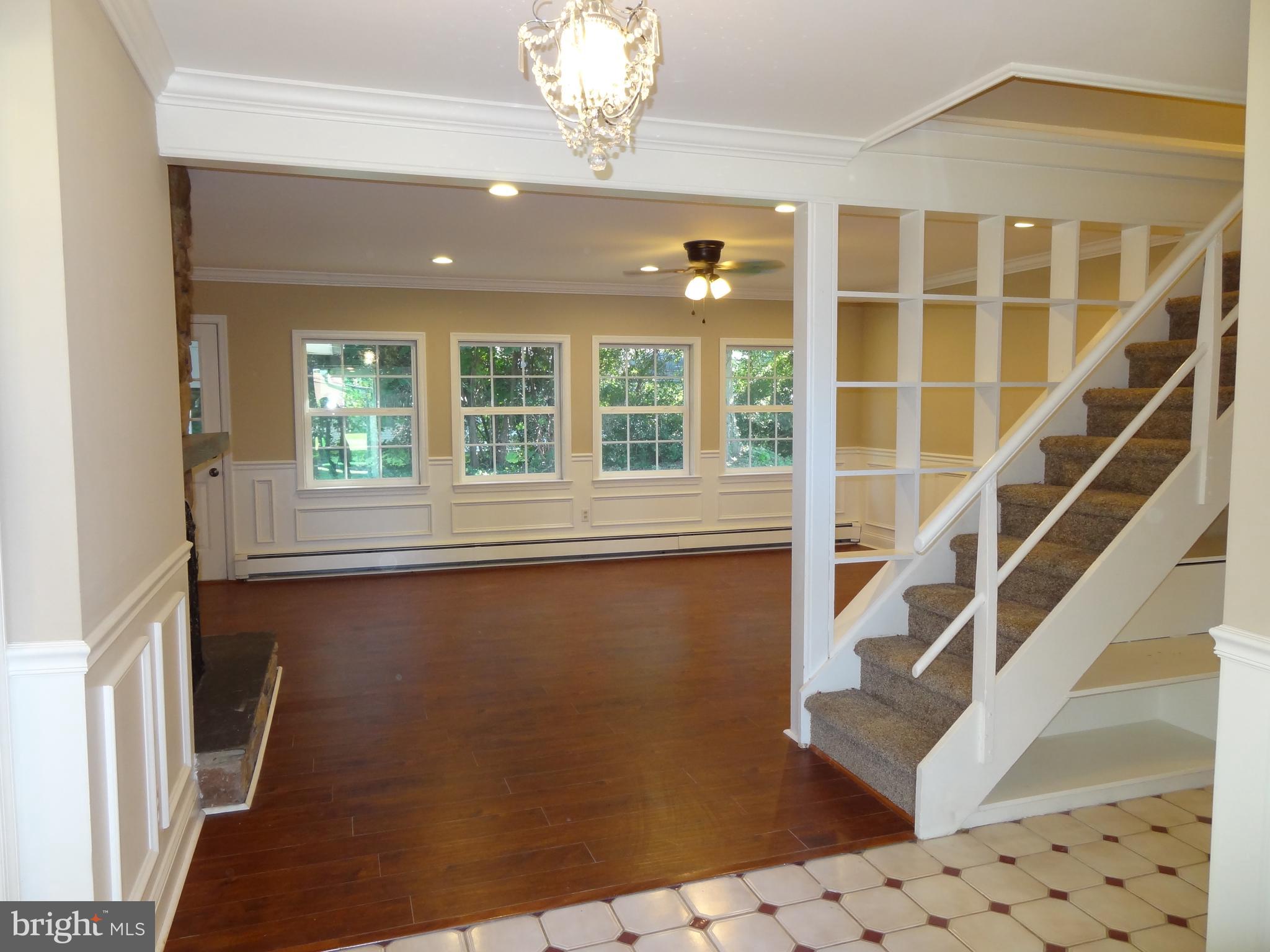 43 Spinythorn Road Levittown, PA 19056 - Photo 2 of 24 Gallery Image 2