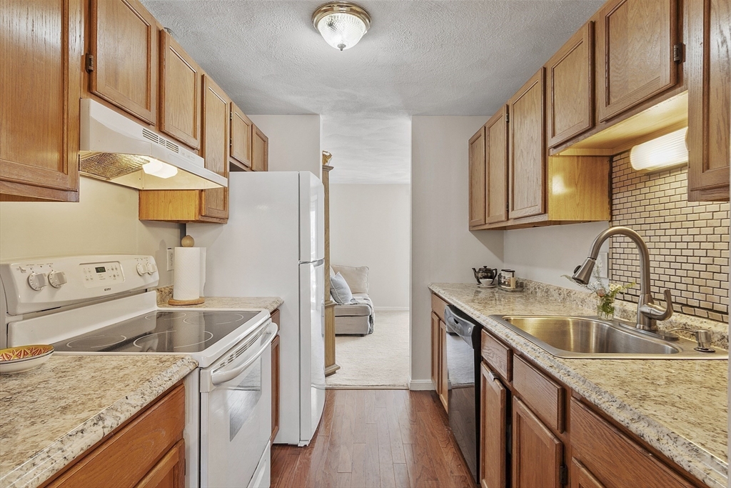 133 Patrick Road, Unit 133 Tewksbury, MA 01876 - Photo 8 of 26