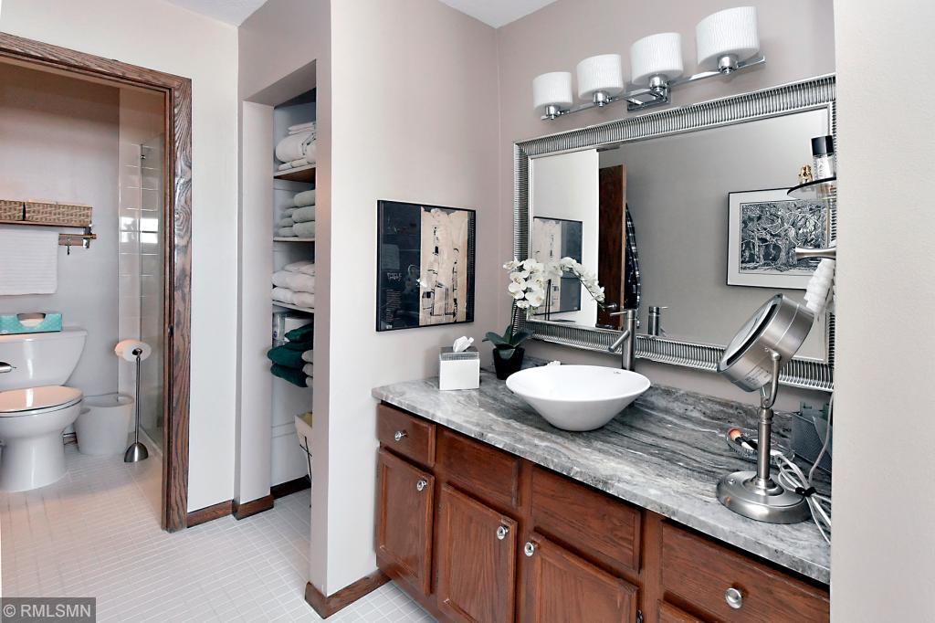 2 Shoreline Place Spring Park, MN 55384 - Photo 3 of 16 Gallery Image 3
