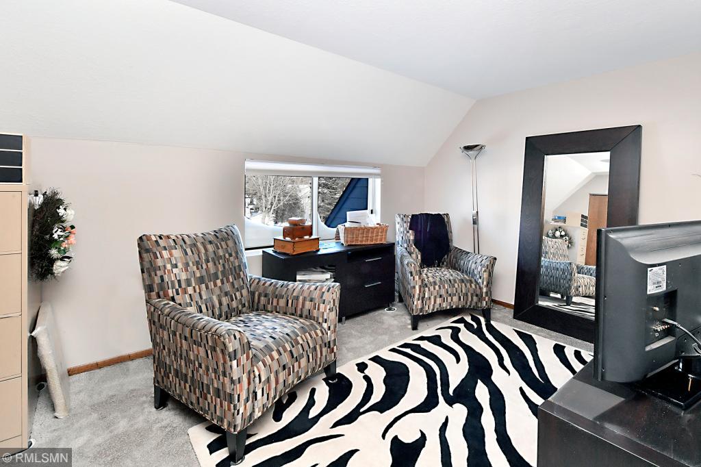 2 Shoreline Place Spring Park, MN 55384 - Photo 4 of 16 Gallery Image 4