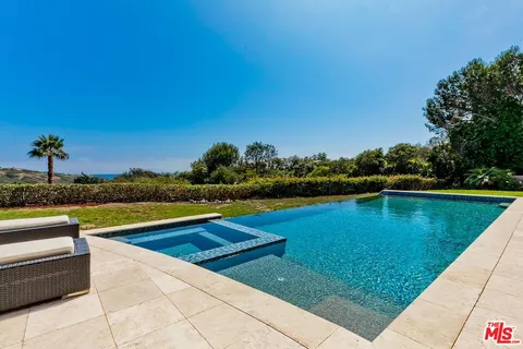 $4,249,000 | 6331 Busch Drive, Malibu, CA 90265