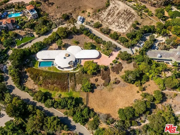 an aerial view of a house having yard