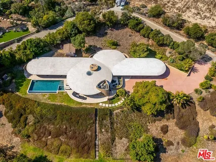 $4,249,000 | 6331 Busch Drive, Malibu, CA 90265