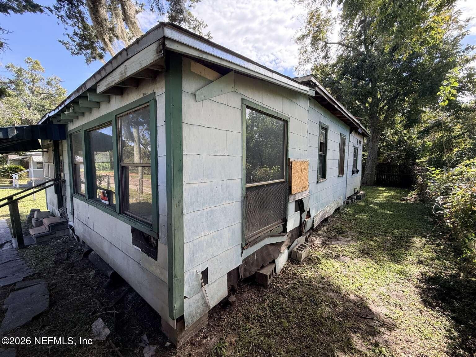 1828 West 3rd Street Jacksonville, FL 32209 - Photo 7 of 14 a view of a house with a yard