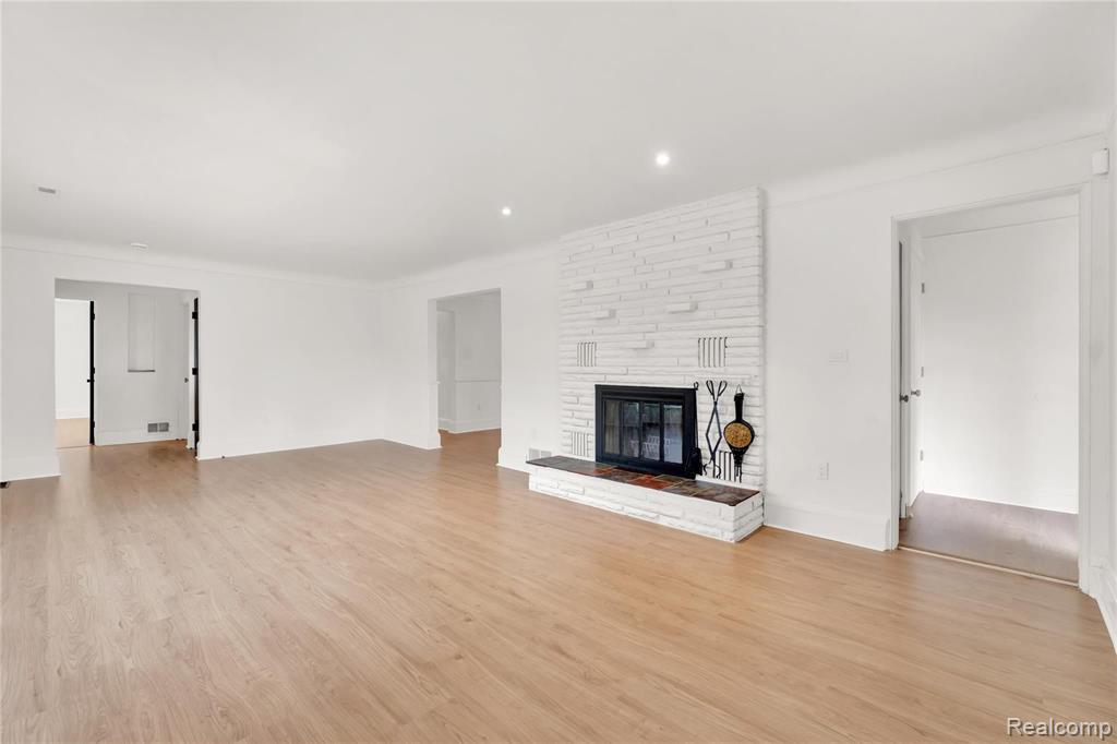 29098 Utley Road Farmington Hills, MI 48334 - Photo 11 of 27