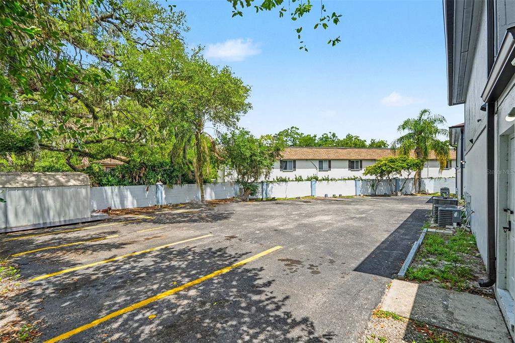 9208 North Connechusett Road, Unit D Tampa, FL 33617 - Photo 26 of 28