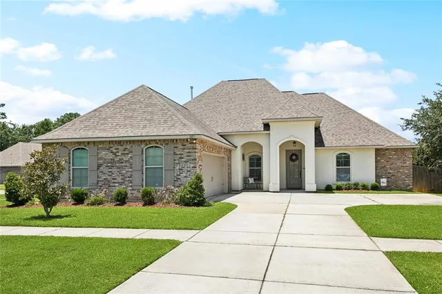 $416,000 | 325 Cedar Creek Drive, Madisonville, LA 70447