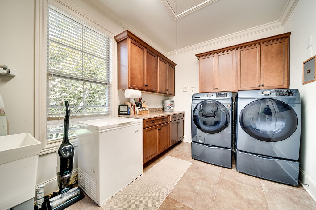 5751 Pinewood Road Franklin, TN 37064 - Photo 18 of 50 a kitchen with a window a washer and dryer