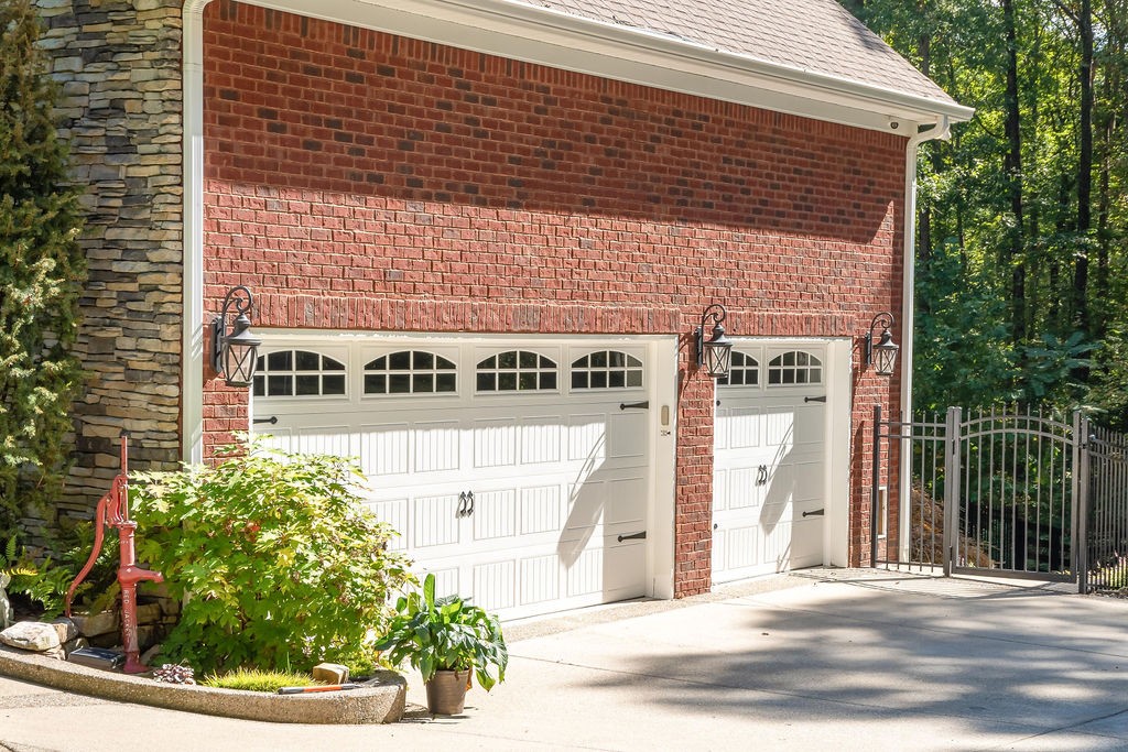 5751 Pinewood Road Franklin, TN 37064 - Photo 3 of 50 a front view of a building with garden