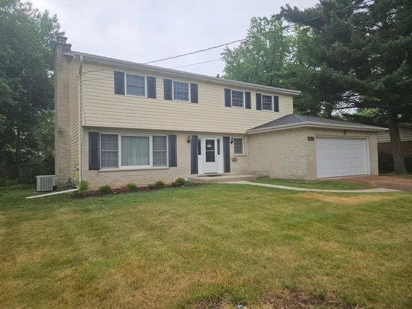 $3,000 | 346 North Van Nortwick Avenue, Batavia, IL 60510