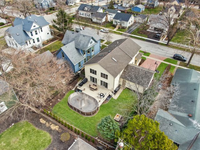 114 Hickory Street Frankfort, IL 60423 - Photo 39 of 46 an aerial view of a house with backyard