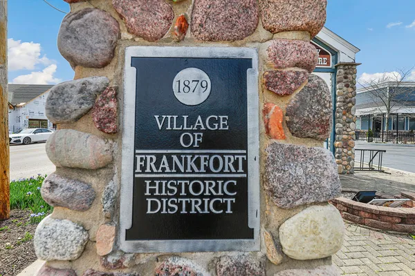 $1,200,000 | 114 Hickory Street, Frankfort, IL 60423