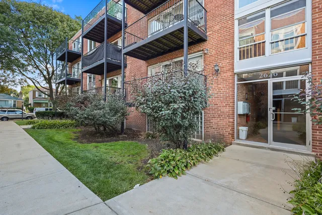 $160,000 | 2626 West Catalpa Avenue, Unit 21, Chicago, IL 60625