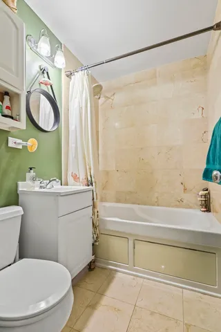 $160,000 | 2626 West Catalpa Avenue, Unit 21, Chicago, IL 60625