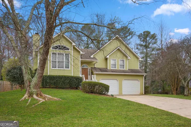 a house view with a outdoor space