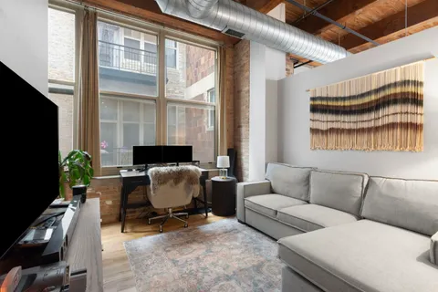 $425,000 | 1500 West Monroe Street, Unit 413, Chicago, IL 60607