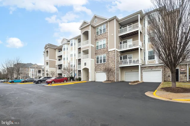$350,000 | 512 Sunset View Terrace Southeast, Unit 402, Leesburg, VA 20175