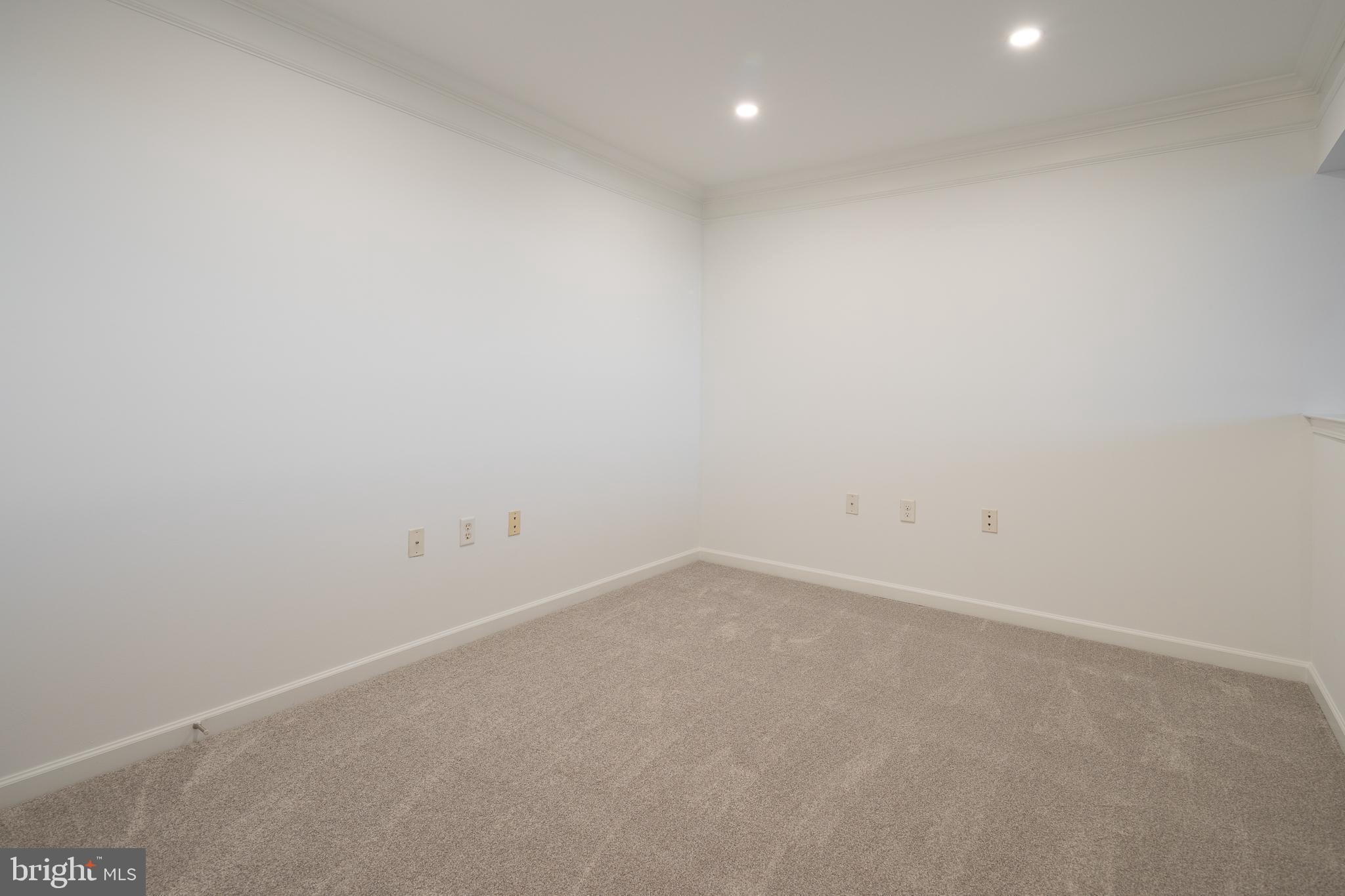 512 Sunset View Terrace Southeast, Unit 402 Leesburg, VA 20175 - Photo 28 of 30 a view of an empty room