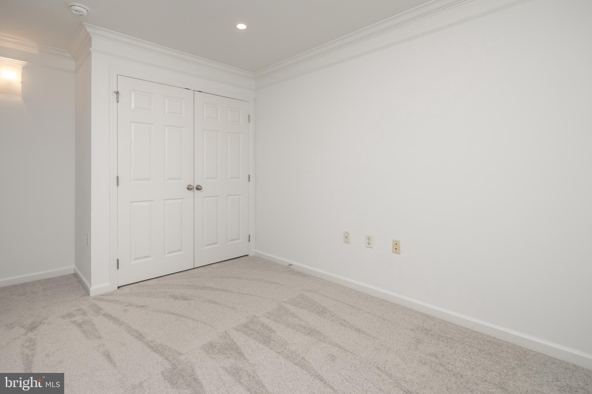 512 Sunset View Terrace Southeast, Unit 402 Leesburg, VA 20175 - Photo 29 of 30 a view of an empty room