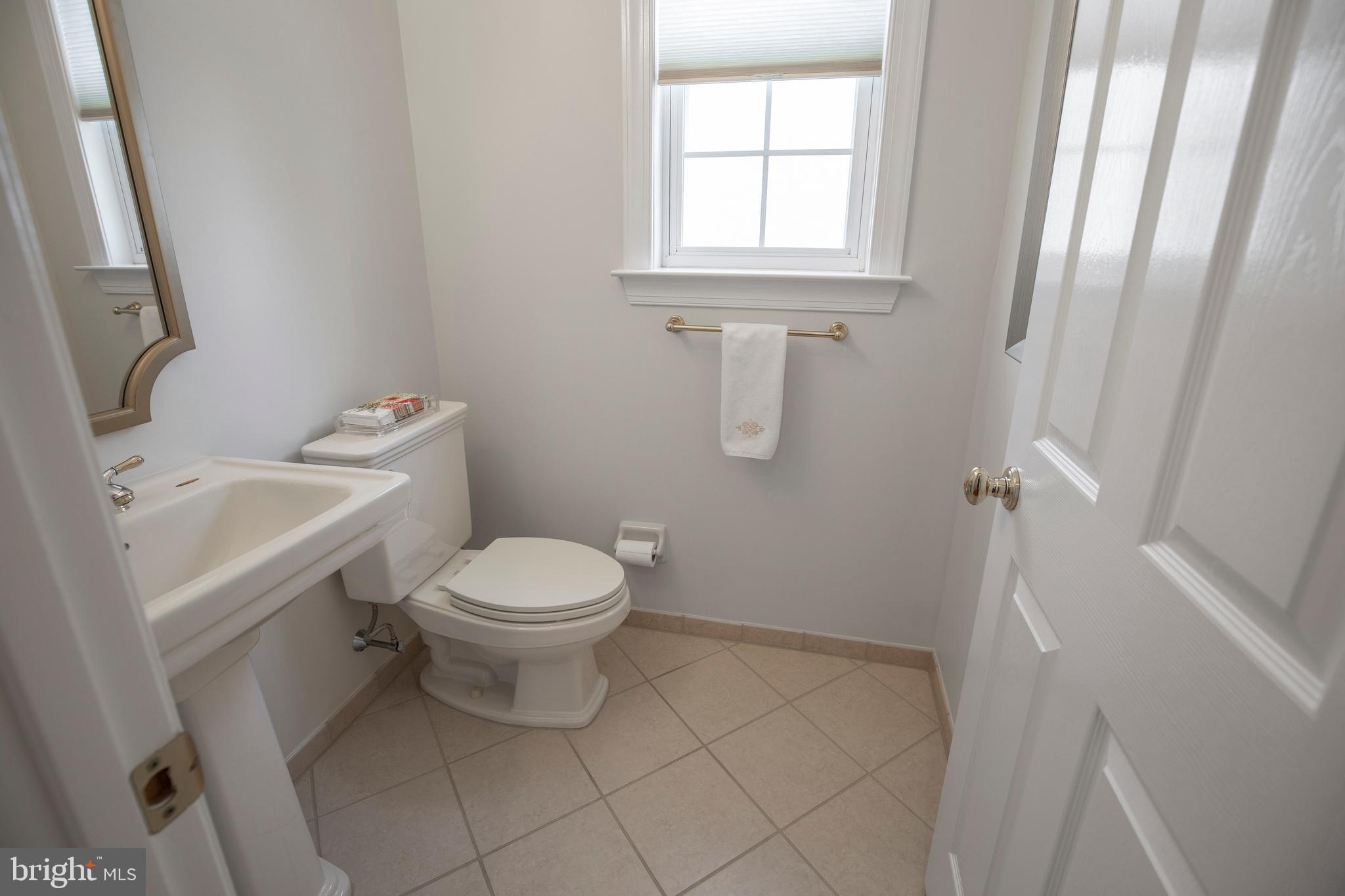 2101 Lincolnshire Road Furlong, PA 18925 - Photo 20 of 58 POWDER ROOM