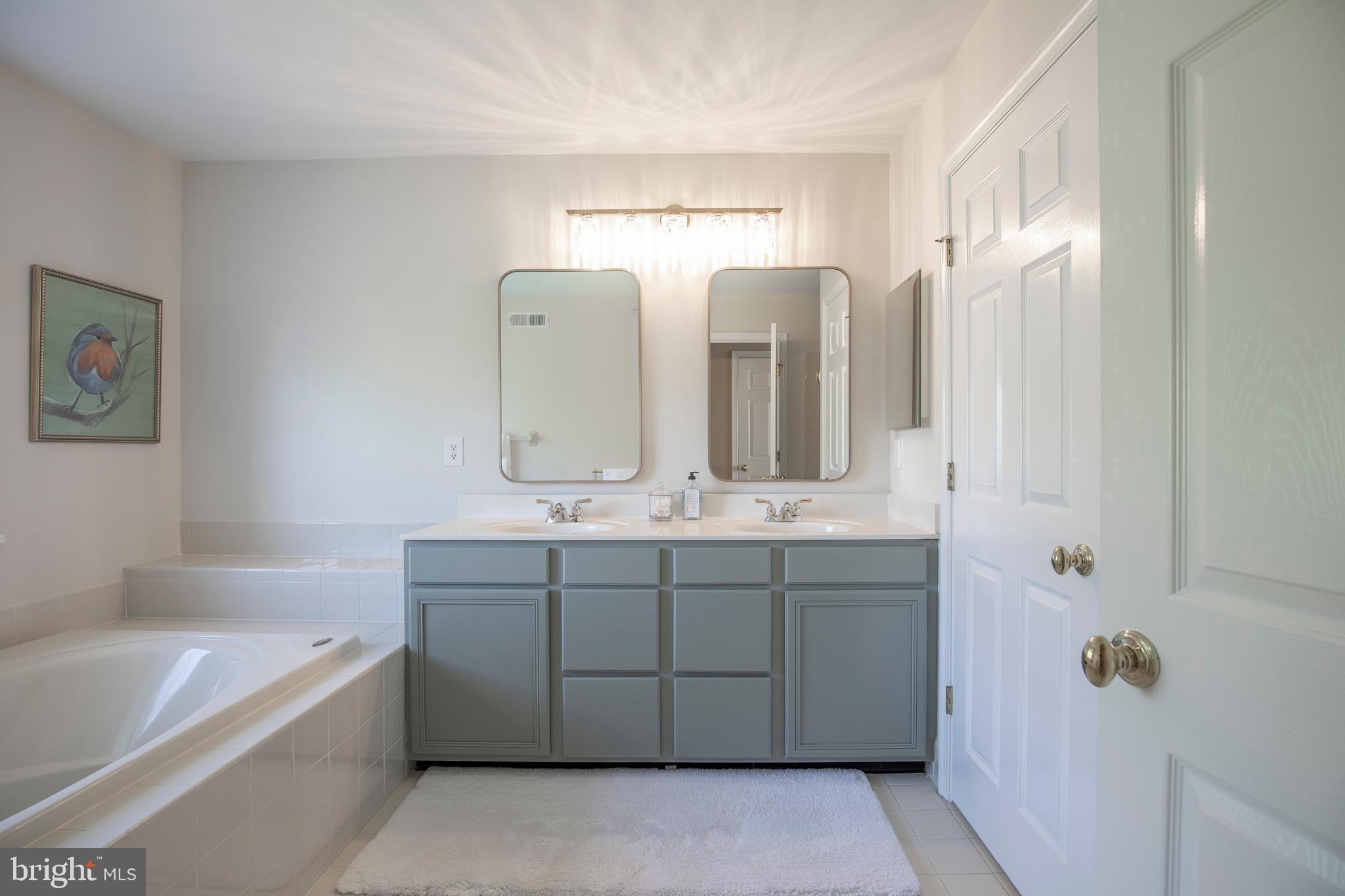 2101 Lincolnshire Road Furlong, PA 18925 - Photo 26 of 58 OWNER'S BATH