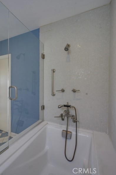 122 Spindrift Lane Rancho Palos Verdes, CA 90275 - Photo 13 of 17 a bathroom with a bath tub with a shower