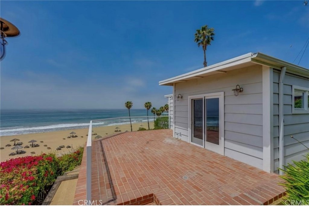 122 Spindrift Lane Rancho Palos Verdes, CA 90275 - Photo 6 of 17 a front view of a house with a porch