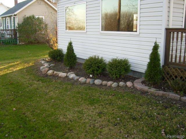 963 Capac Road Allenton, MI 48002 - Photo 4 of 12 261-833367 Side View