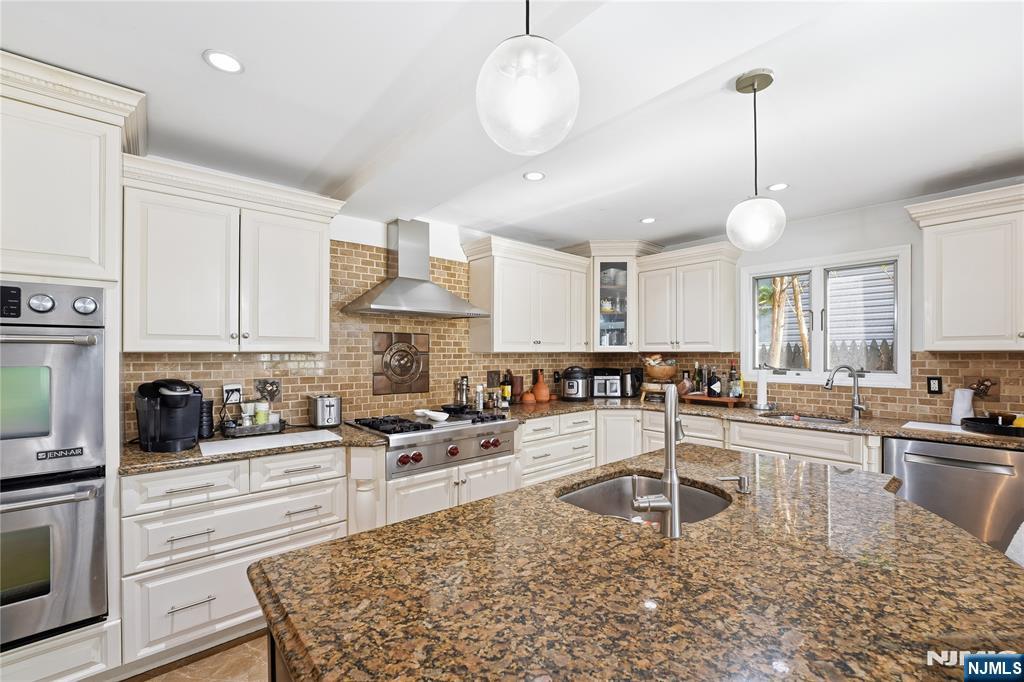 770 Hartwell Street Teaneck, NJ 07666 - Photo 9 of 36