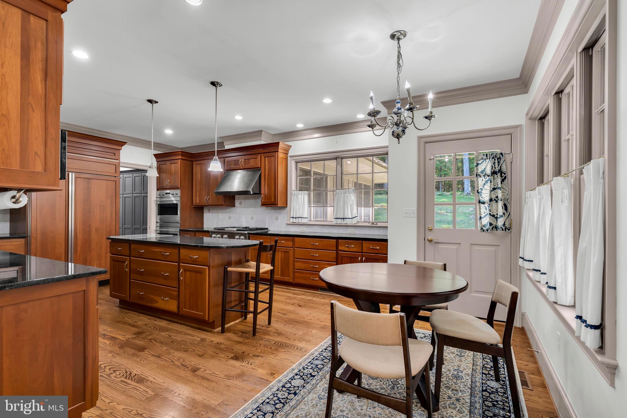 11036 Popes Head Road Fairfax, VA 22030 - Photo 13 of 49