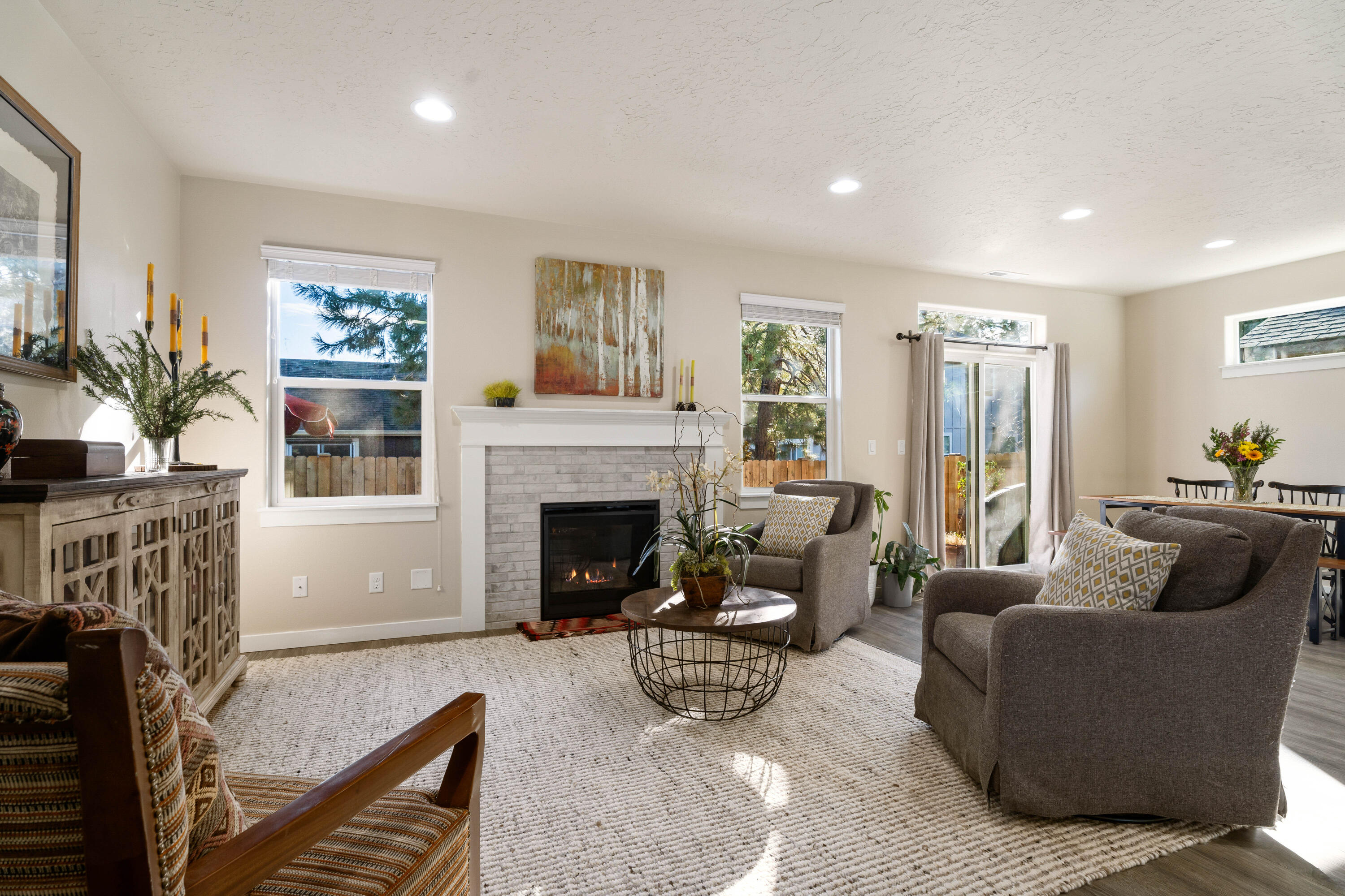 700 North McKinney Rnch Road Sisters, OR 97759 - Photo 3 of 22 29-Living Room