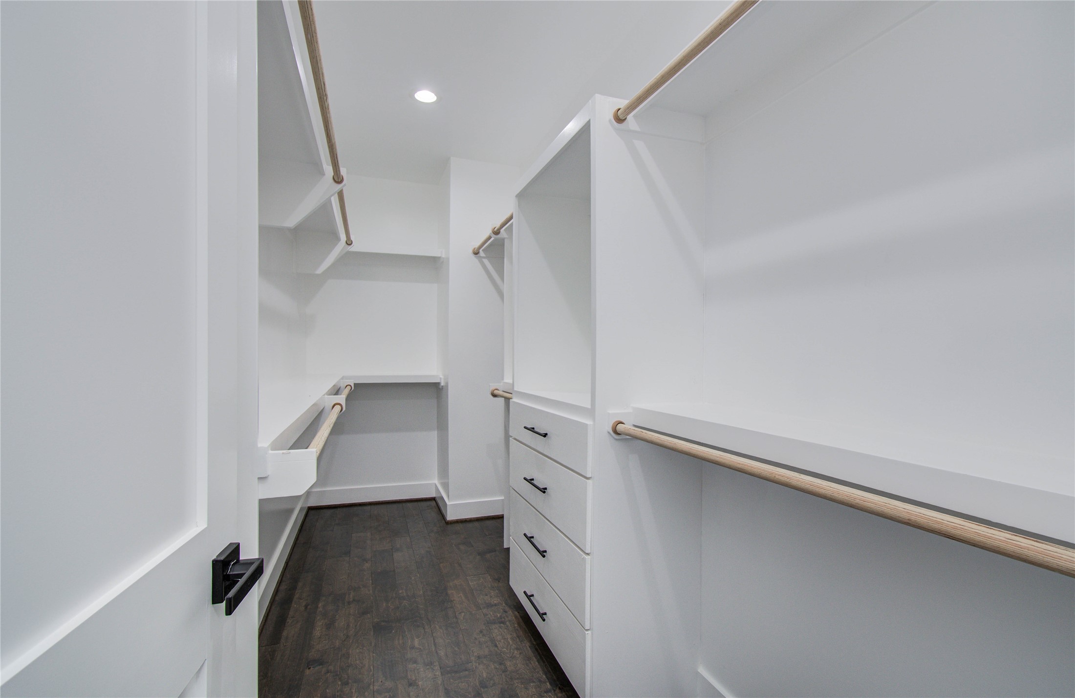 5024 Winnetka Street, Unit B Houston, TX 77021 - Photo 14 of 20 Primary bedroom walk-in closet