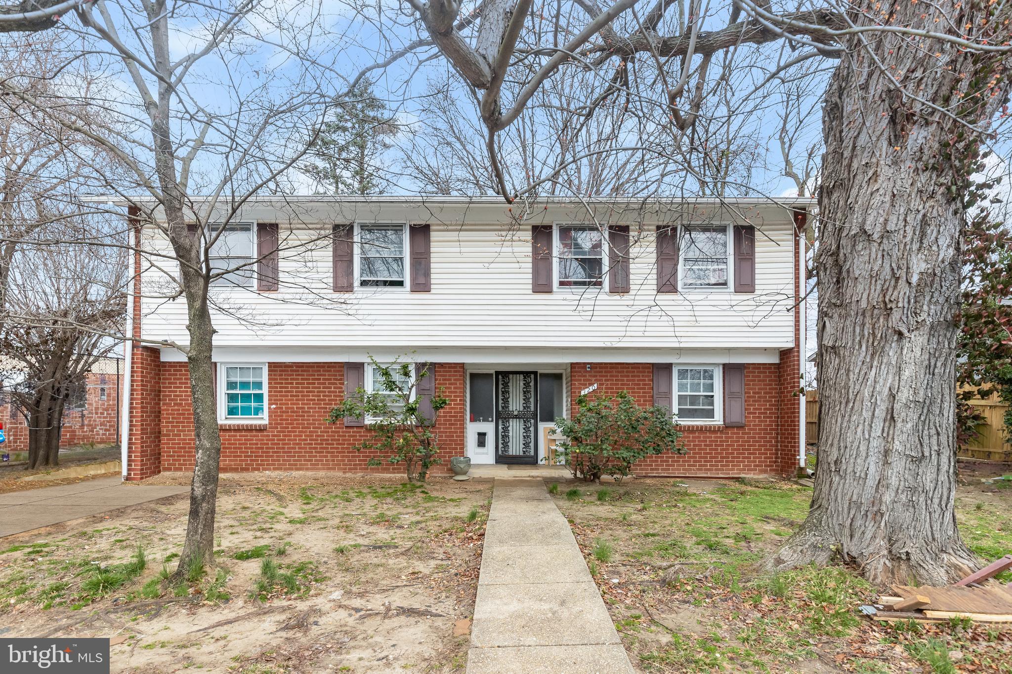 320 University BLVD E