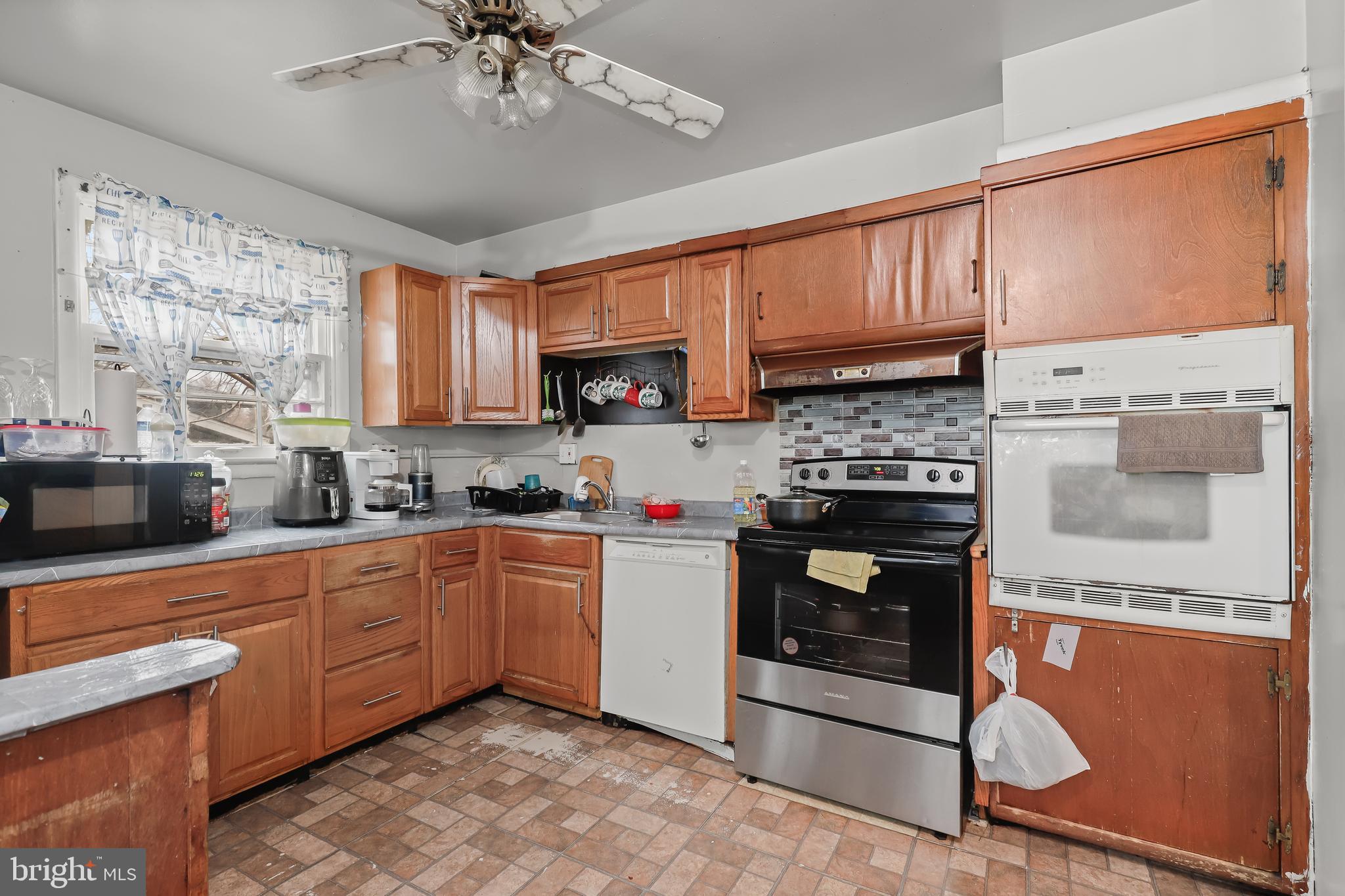 320 University Boulevard East Silver Spring, MD 20901 - Photo 8 of 24 Kitchen