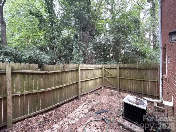 $1,300 | 926 Hollywood Street, Charlotte, NC 28211