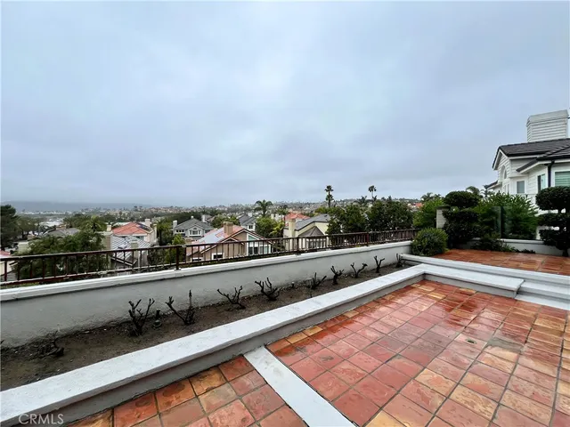 a house view with a outdoor space