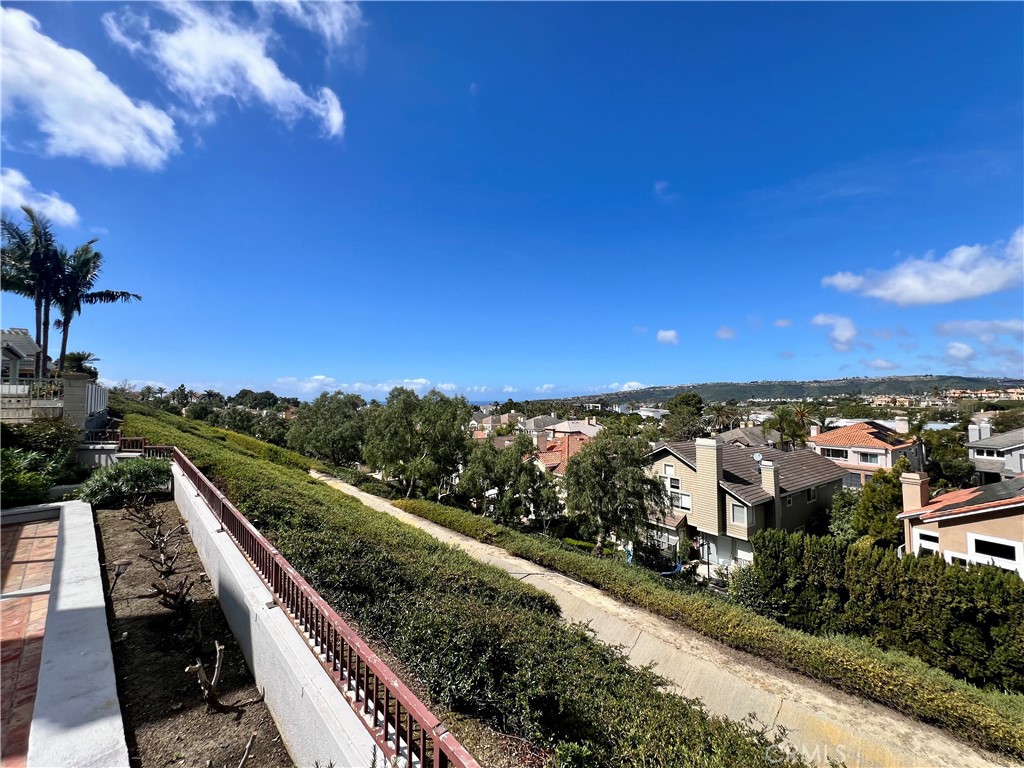 15 Larkfield Lane Laguna Niguel, CA 92677 - Photo 51 of 55 a view of city and balcony