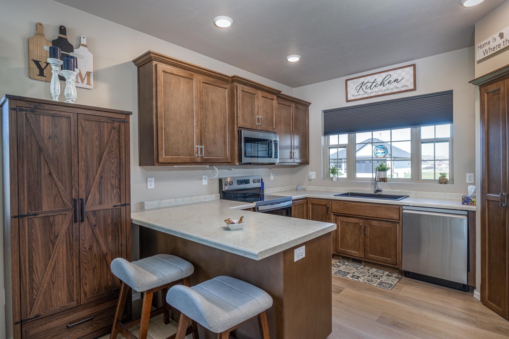 N9339 Gemstone Court Appleton, WI 54915 - Photo 7 of 34