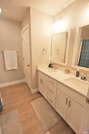 $525,000 | 19202 Braeburn Drive, Evansville, IN 47725