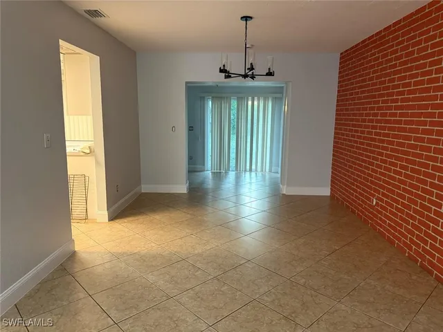 a view of entryway with window