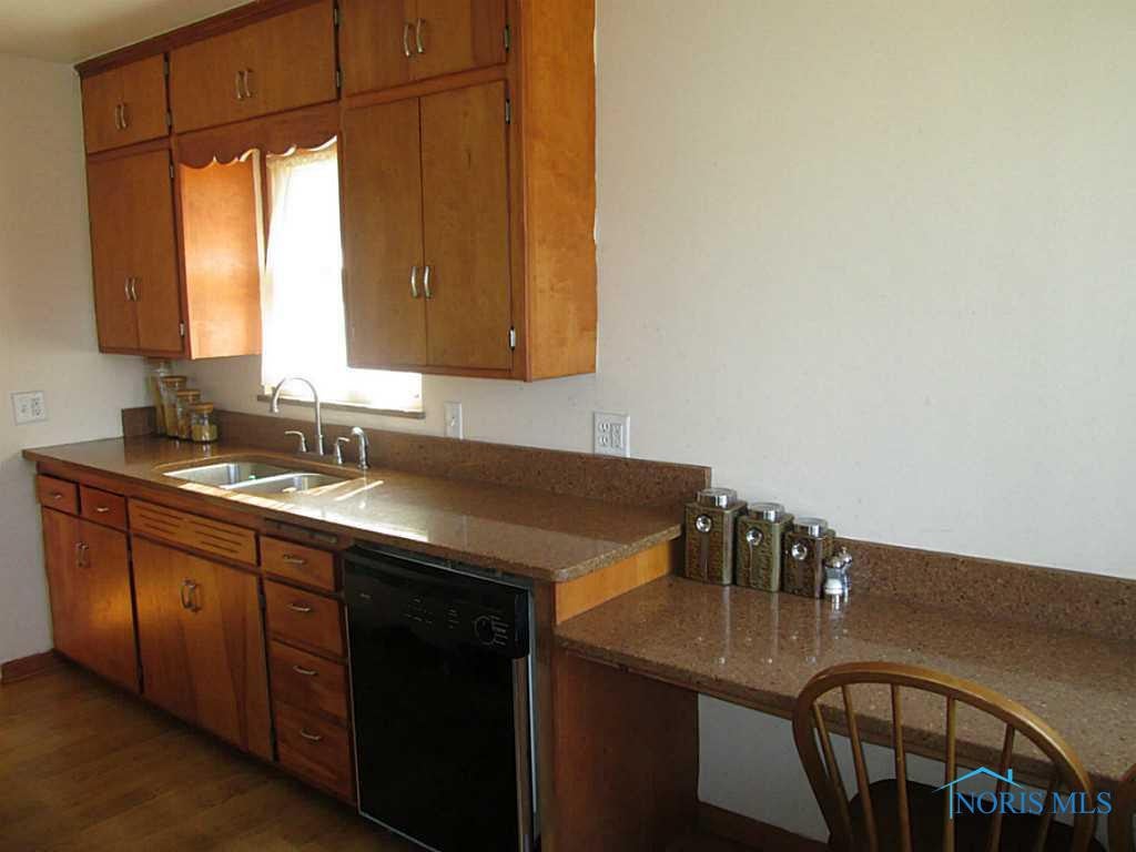 2015 Stoneham Road Toledo, OH 43615 - Photo 10 of 16 Kitchen.