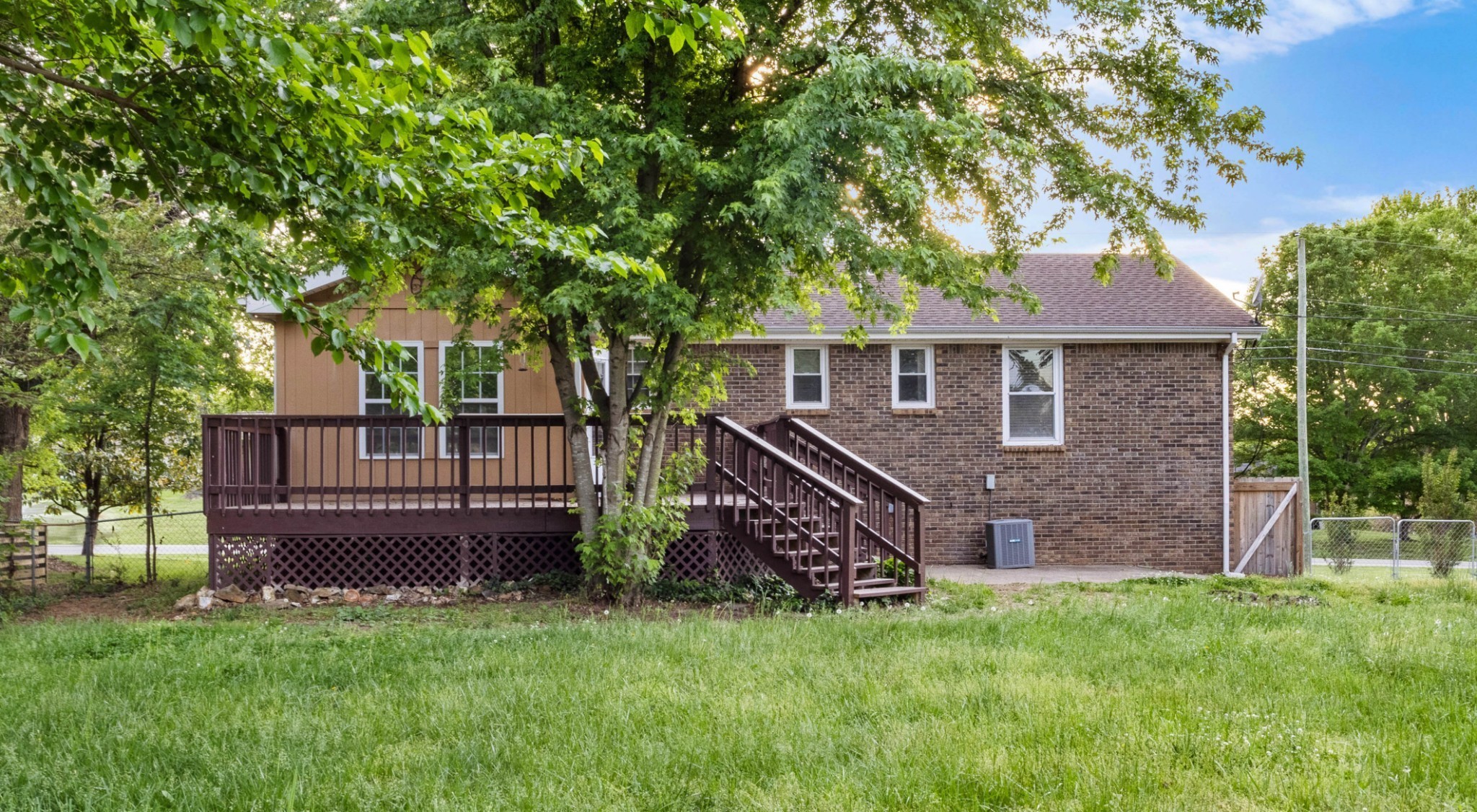 511 Sango Road Clarksville, TN 37043 - Photo 21 of 22 front view of a house with a yard