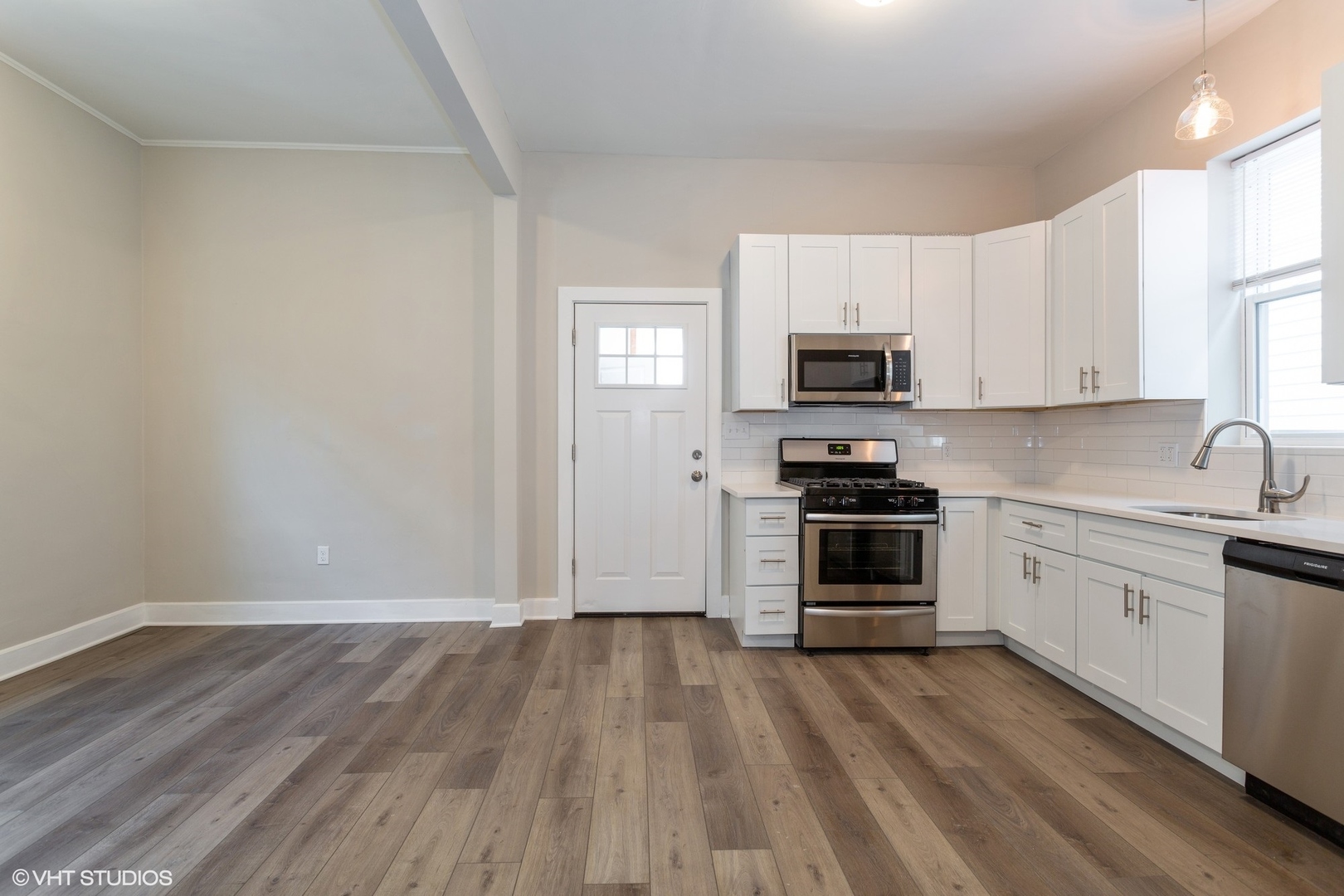 2909 North Ridgeway Avenue Chicago, IL 60618 - Photo 15 of 46