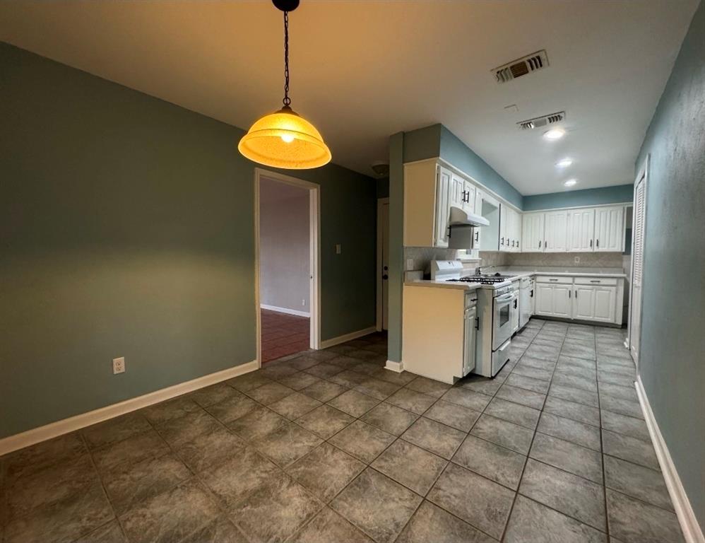 514 Woodrow Avenue Fort Worth, TX 76105 - Photo 10 of 13 a kitchen with stainless steel appliances granite countertop a stove a refrigerator a oven a sink dishwasher and a refrigerator