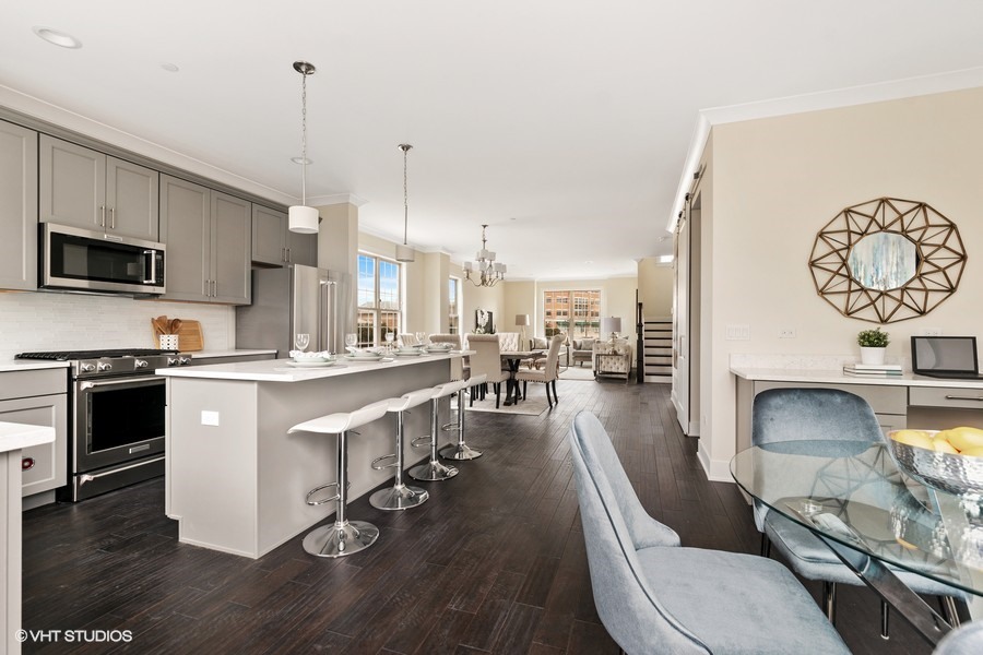 664 Elm Street Deerfield, IL 60015 - Photo 3 of 19