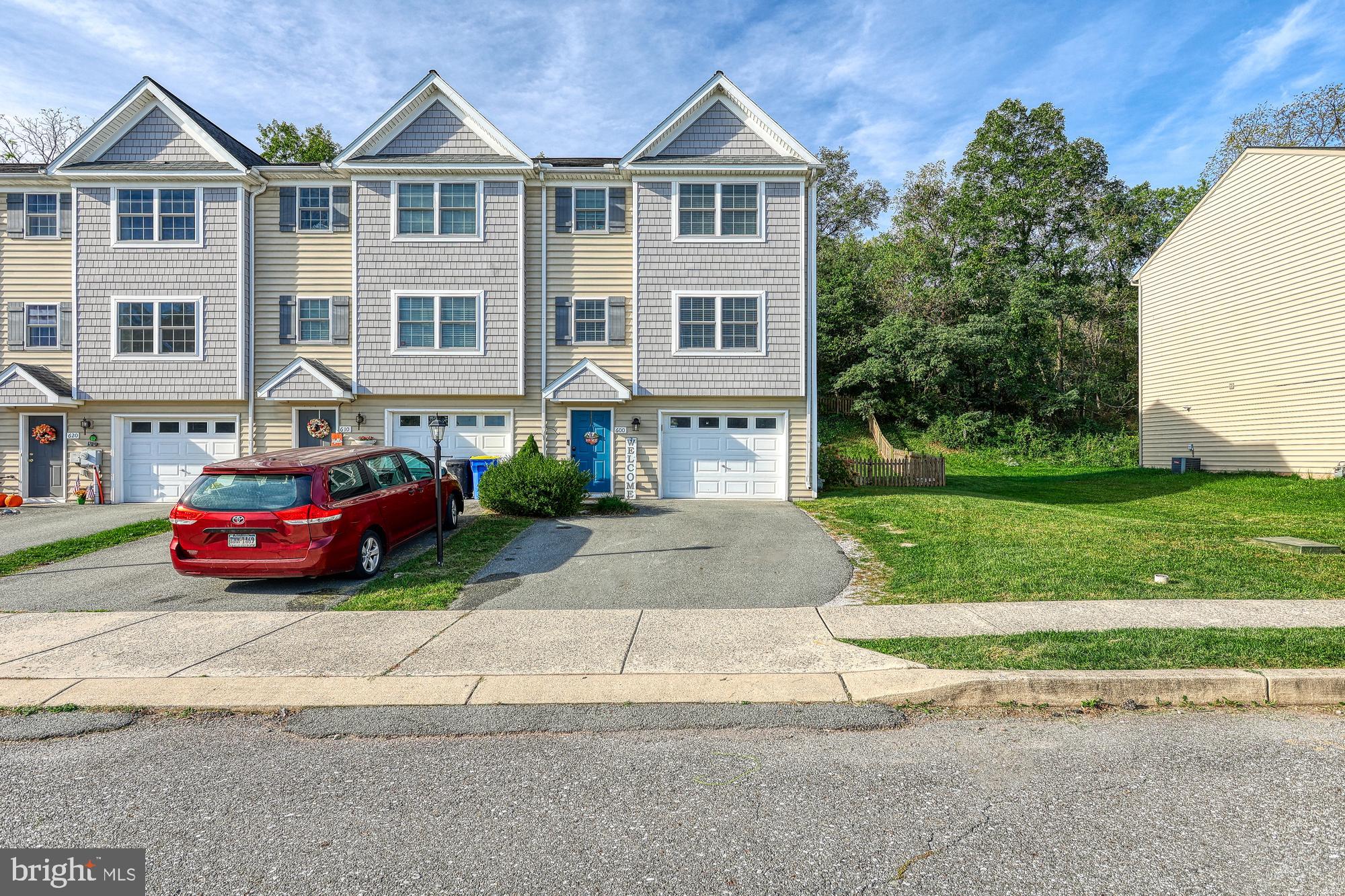 600 Kentwell Drive York, PA 17406 - Photo 2 of 37 Gallery Image 2